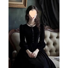 French Hepburn style black velvet dress autumn 2025 new women's draped vintage skirt
