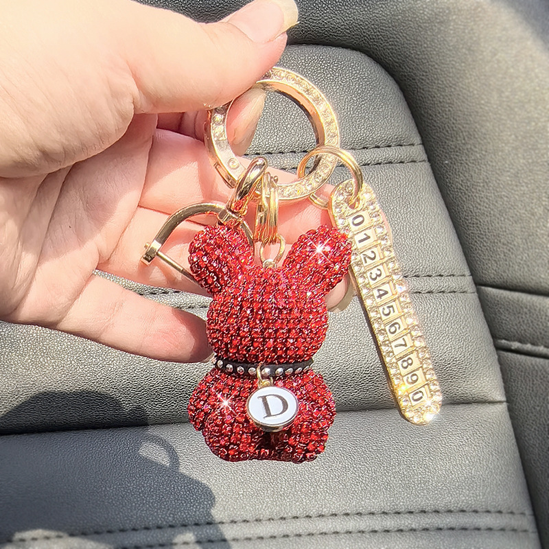 Clavieres de automóviles llenas de dibujos animados conejito llavero letras dibujos animados exquisitos colgantes de llaves de chicas regalos