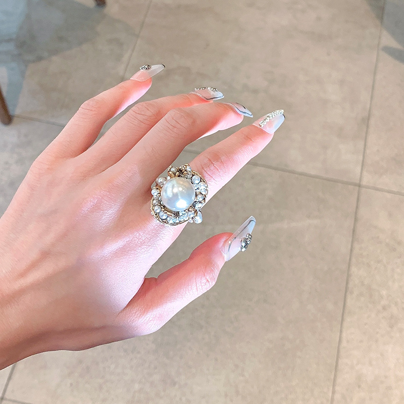 French Retro Floral Pearl Ring Elegant Palace Style Finger Ring_voghion.com