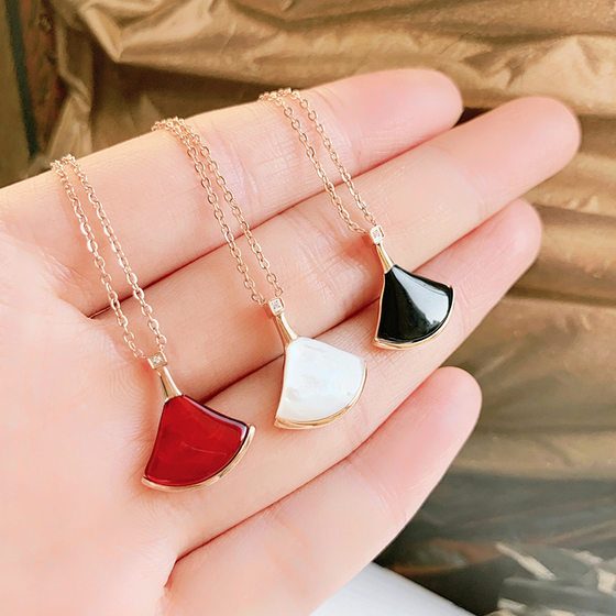 Simple Fashion New Titanium Steel Black and White Fan Necklace Titanium Steel Clavicle Chain Neckchain Cyber Celebrant Pendant No Fading New