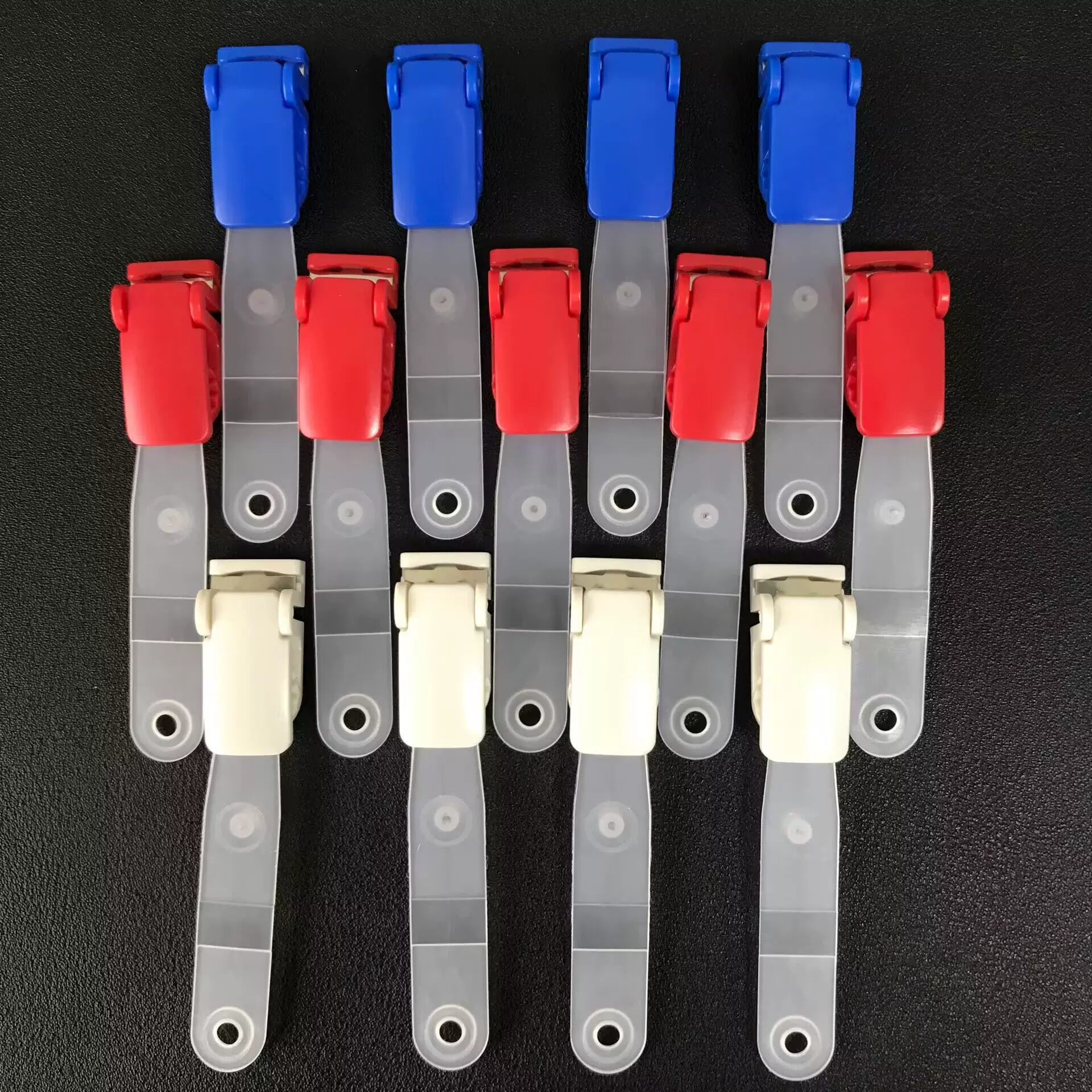 工厂现货供应多种颜色塑料翻盖夹子胸牌工作证件厂牌夹展会证夹子