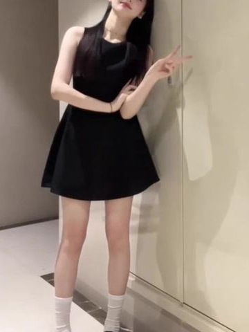 纯欲辣妹黑色连衣裙短款赫本风无袖桔梗小黑裙2025新款夏季裙子女|undefined