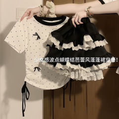 女の子の韓国版の甘いクールなスカートのスーツの中で大きい子供の夏の新型の洋気の波の点の蝶結びの半袖の短いスカートの2つのセット