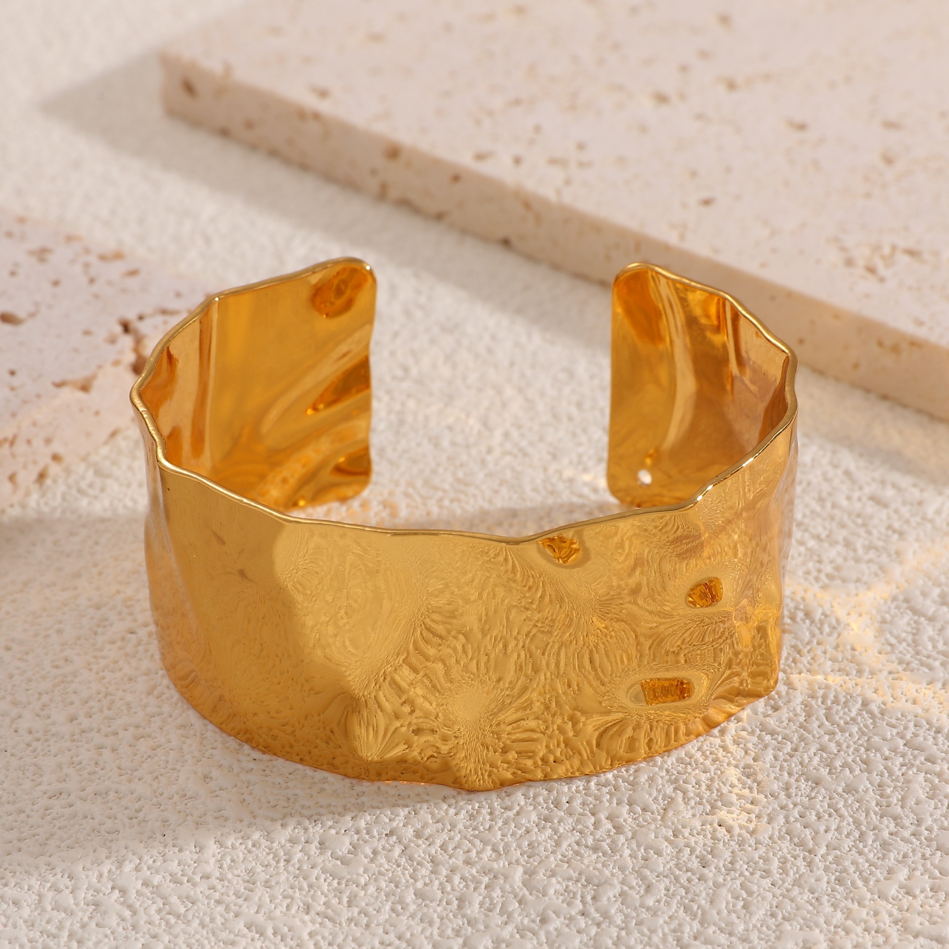 Europa y los Estados Unidos oro galvanizado imitación de frita abertura pulsera temperamento pulsera de moda transfronteriza lujo ligero alta sensación de joyas al por mayor