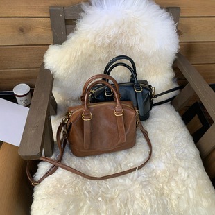Demi-season universal handheld shoulder bag, retro fashionable pillow, one-shoulder bag