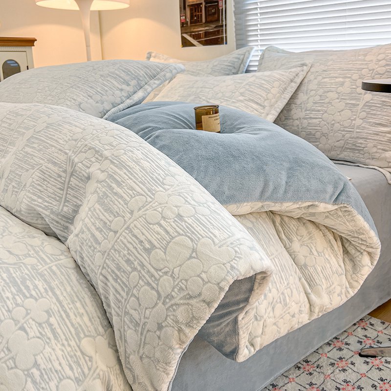 クラスAの牛乳の絨毯のベッドの上の4つのセットの冬の彫刻の絨毯のサンゴの絨毯とベルベットの保温の厚い布団のシーツの3つのセット