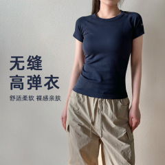 ヨガ服の女性の丸首の通気性は吸湿して汗を排出します。