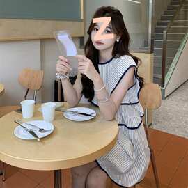 条纹小飞袖连衣裙女2025夏季新款韩系荷叶边不规则无袖娃娃衫裙子