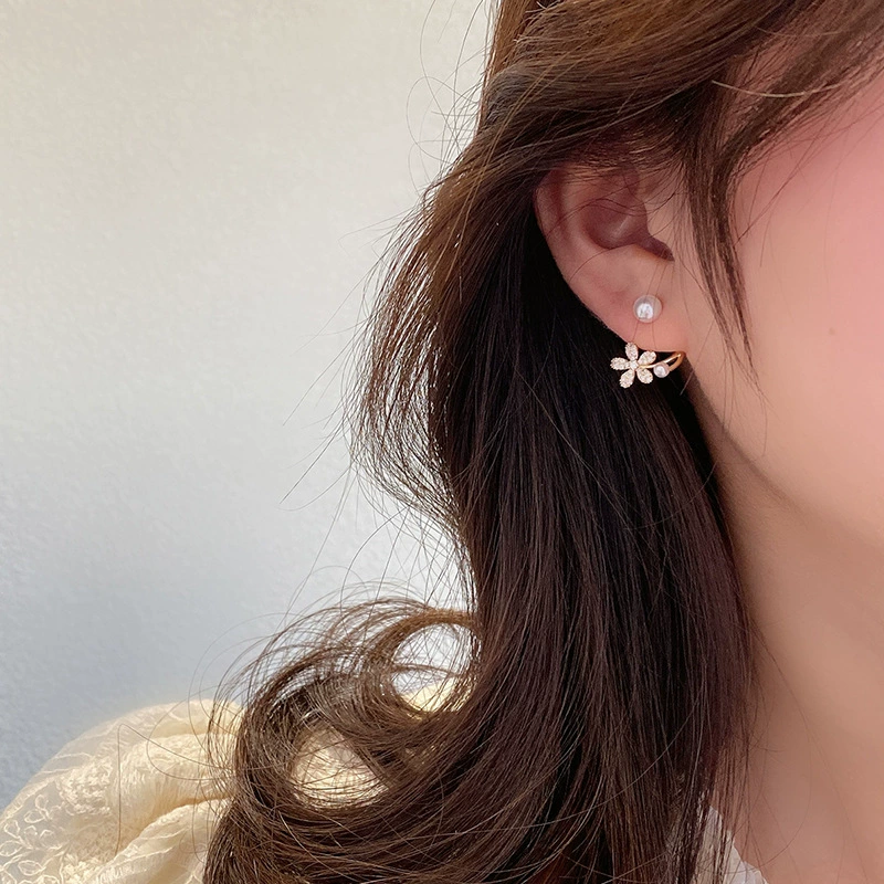 Small design retro earrings from pearl, trend of season, flowered, light luxury style