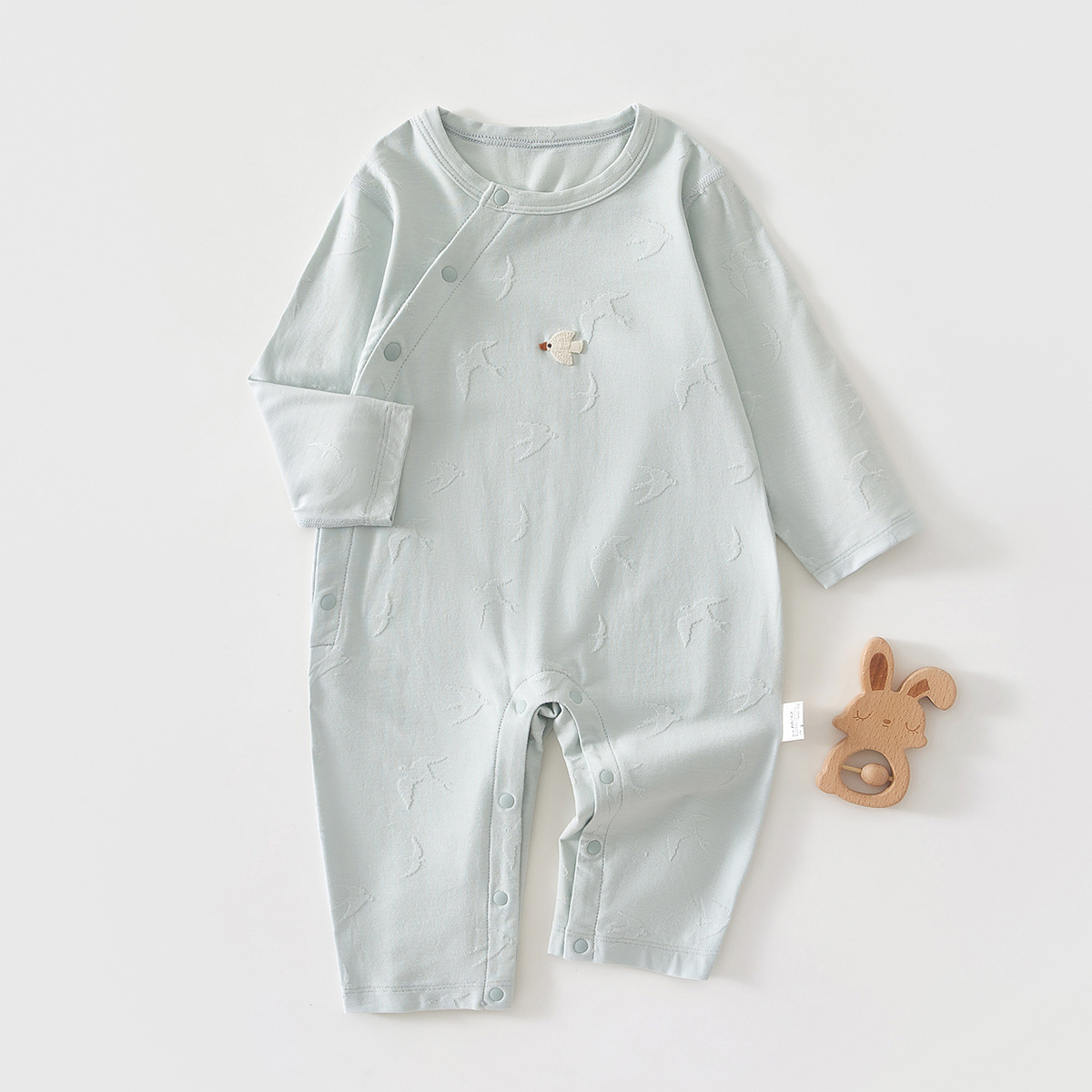 Primavera y verano nuevos productos de algodón Moti flor un estándar de manga larga baby pijama de colga inclinada baby overcoat