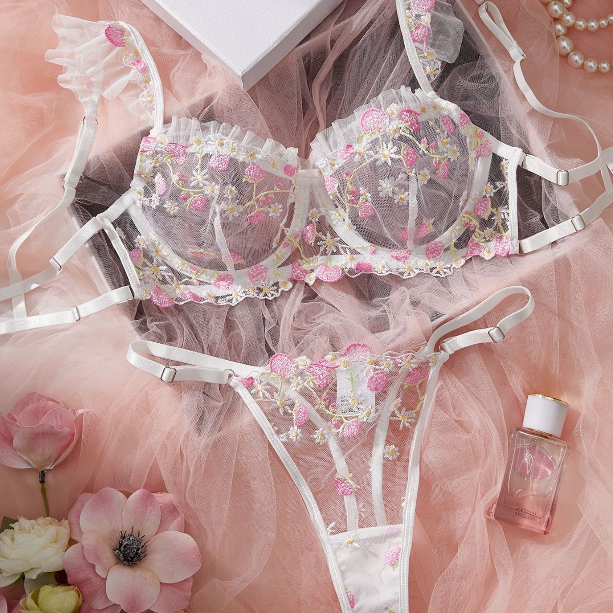 Sexy Strawberry Embroidered Lace Bra Set With Underwire Comfort_voghion.com