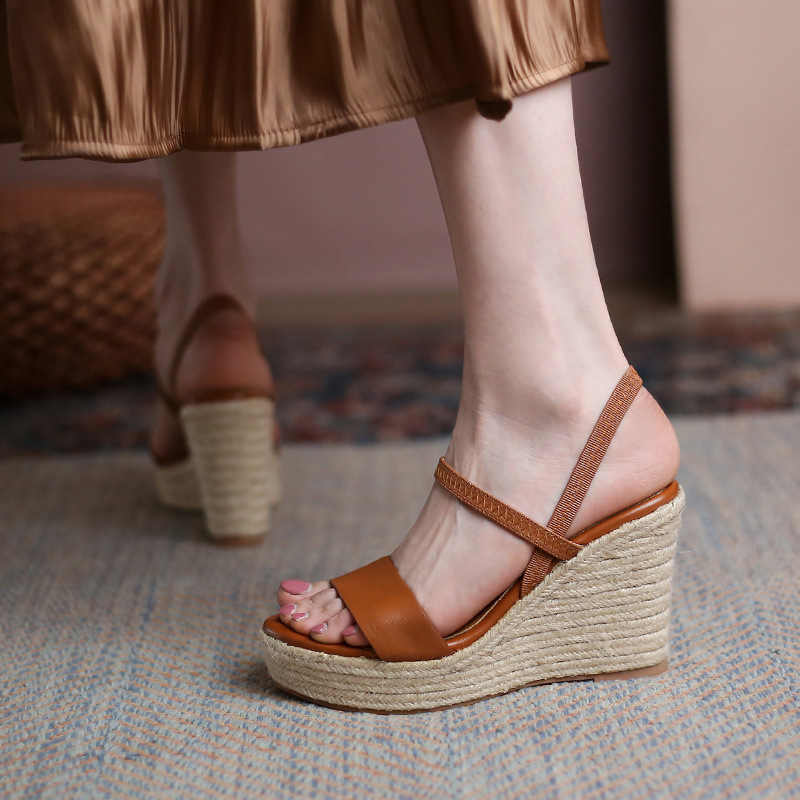Sandal cao gót nữ hở mũi đế xuồng cói phong cách retro, gót platform 8 cm — nâu