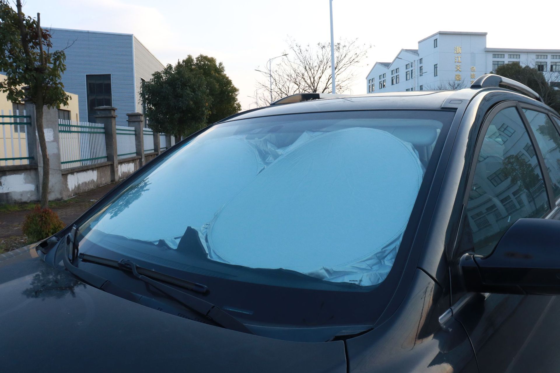 Cross-border sun protection and heat insulation 170T silver-coated fabric double-layer car sunshade with built-in flat polyester cooling system
