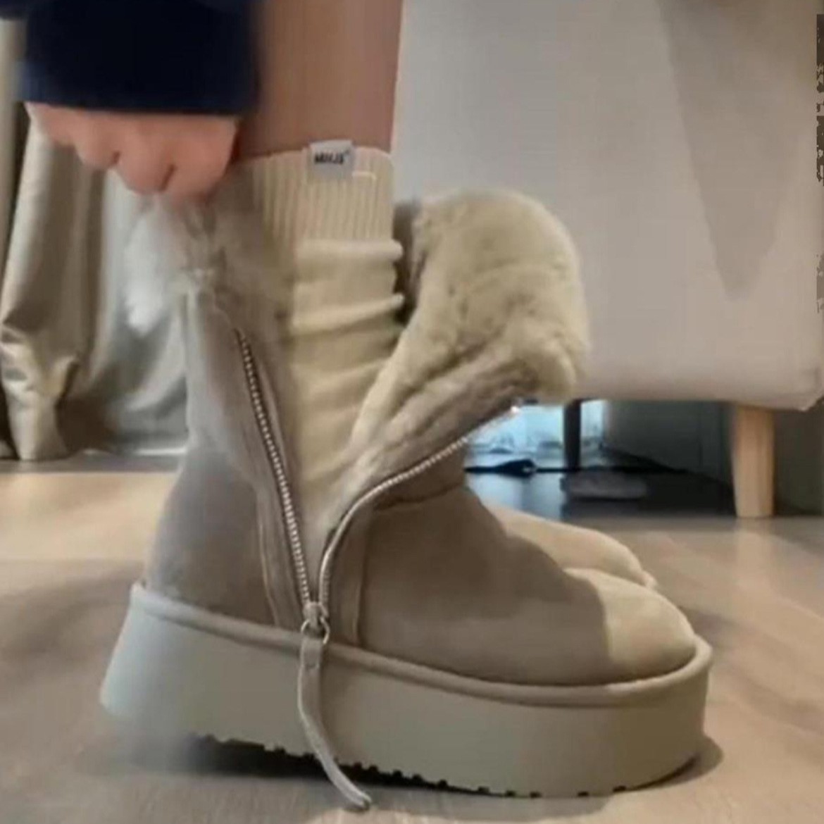 동북 스노우 부츠 여성의 겨울 2024 새로운 기모 두꺼운 카키 코튼 슈즈 두꺼운 유일한 슬립 따뜻한 빵 신발