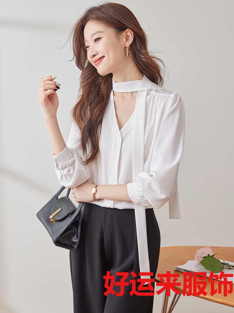 Classic shiffon shirt with bow