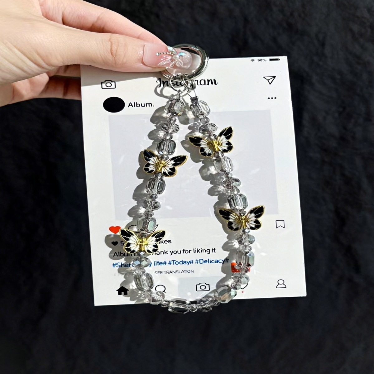 Cadena de teléfono móvil al por mayor cadena de cuentas de cristal flor de mariposa sentido de alta gama cadena corta hecha a mano para mujer bolsa de viento NIS todo fósforo