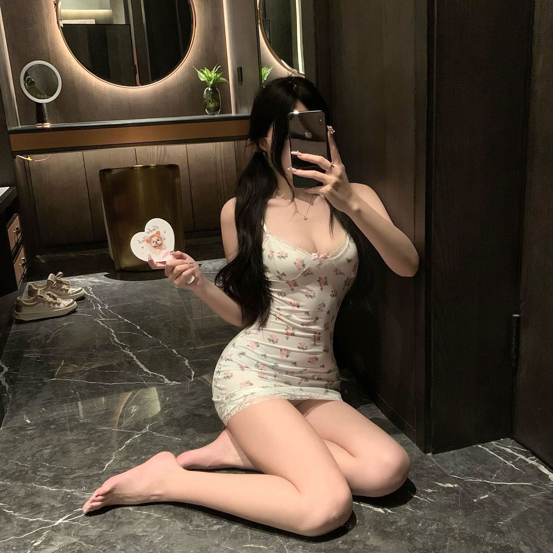 작은 꽃무늬[가슴 패드 첨부]