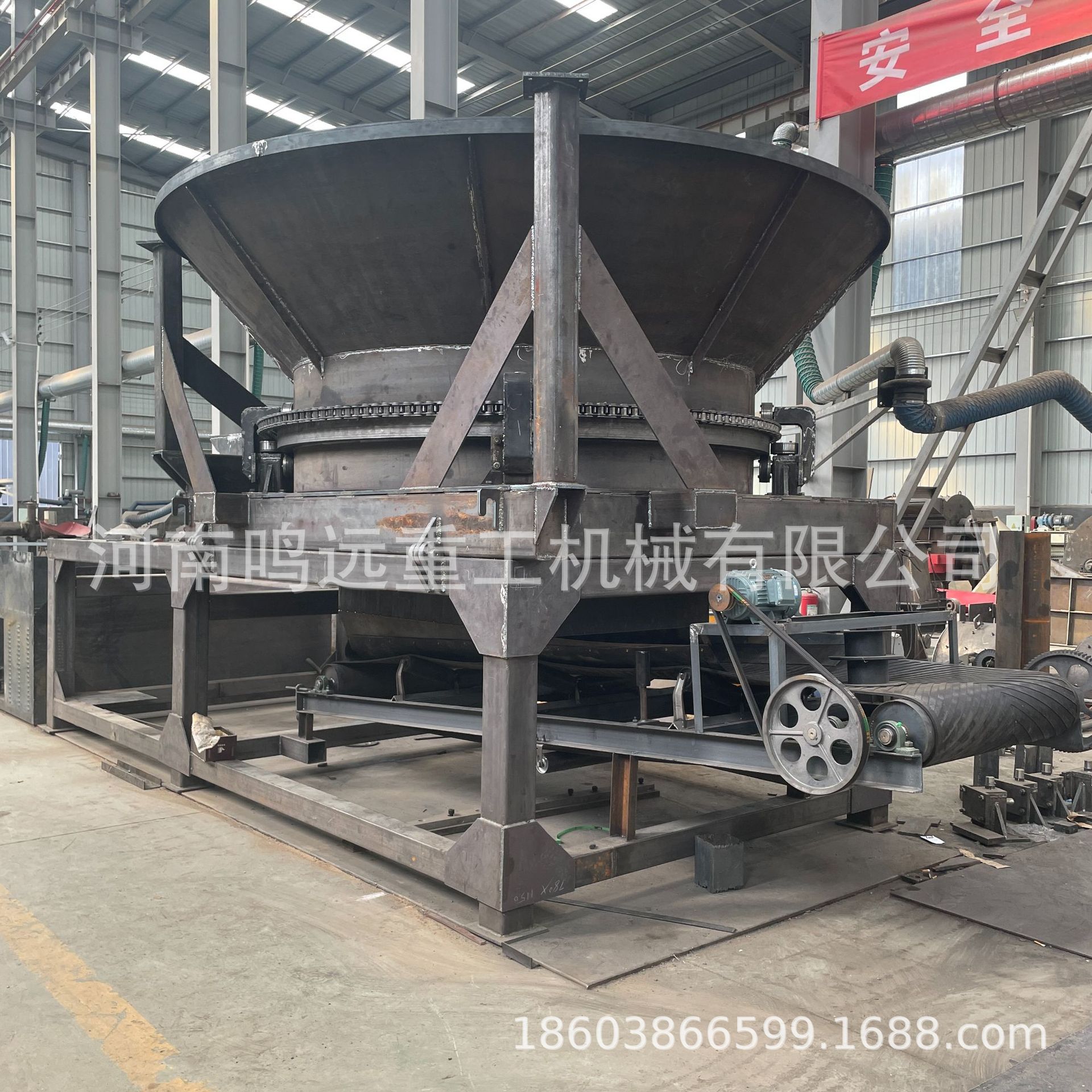 可移动圆盘木材粉碎机 适用原木树疙瘩树根圆盘木材破碎机