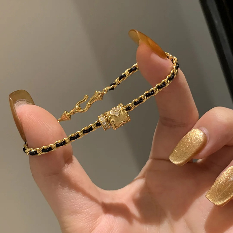 Middle Ages Brushed Waist Black Gold Bracelet Student Explosive Light Luxury Fragrance High-grade Elegant Simple All-match Hand Jewelry