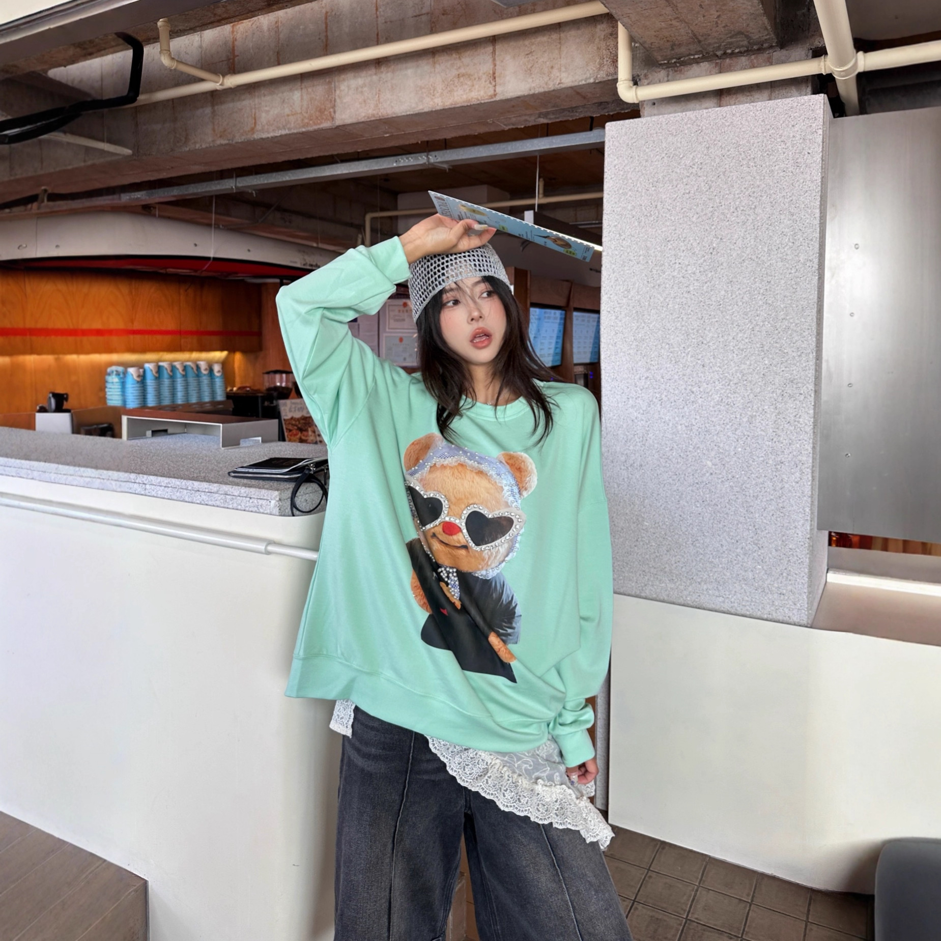 燊燊家新款韩版宽松百搭薄款卡通小熊印花钉珠设计圆领长袖卫衣女