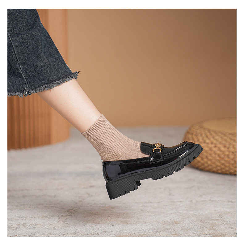 Giày lười nữ đế dày gót vuông 3–5 cm, mũi tròn, da bóng, size lớn — Màu Đen (Da sáng chế) chi tiết 22