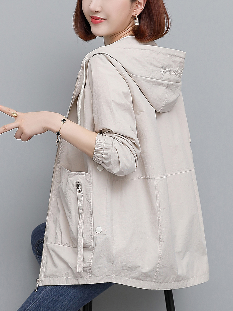 コートの女性2024春の新しい女装気質の小さい男の爆発的な上着のカジュアルな春と秋の短いジャケットのコート