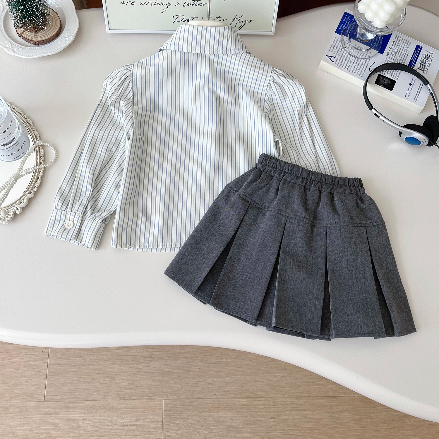 Mädchen Set Aus Gestreiftem Hemd Und Faltenrock Für Die Schule_voghion.com