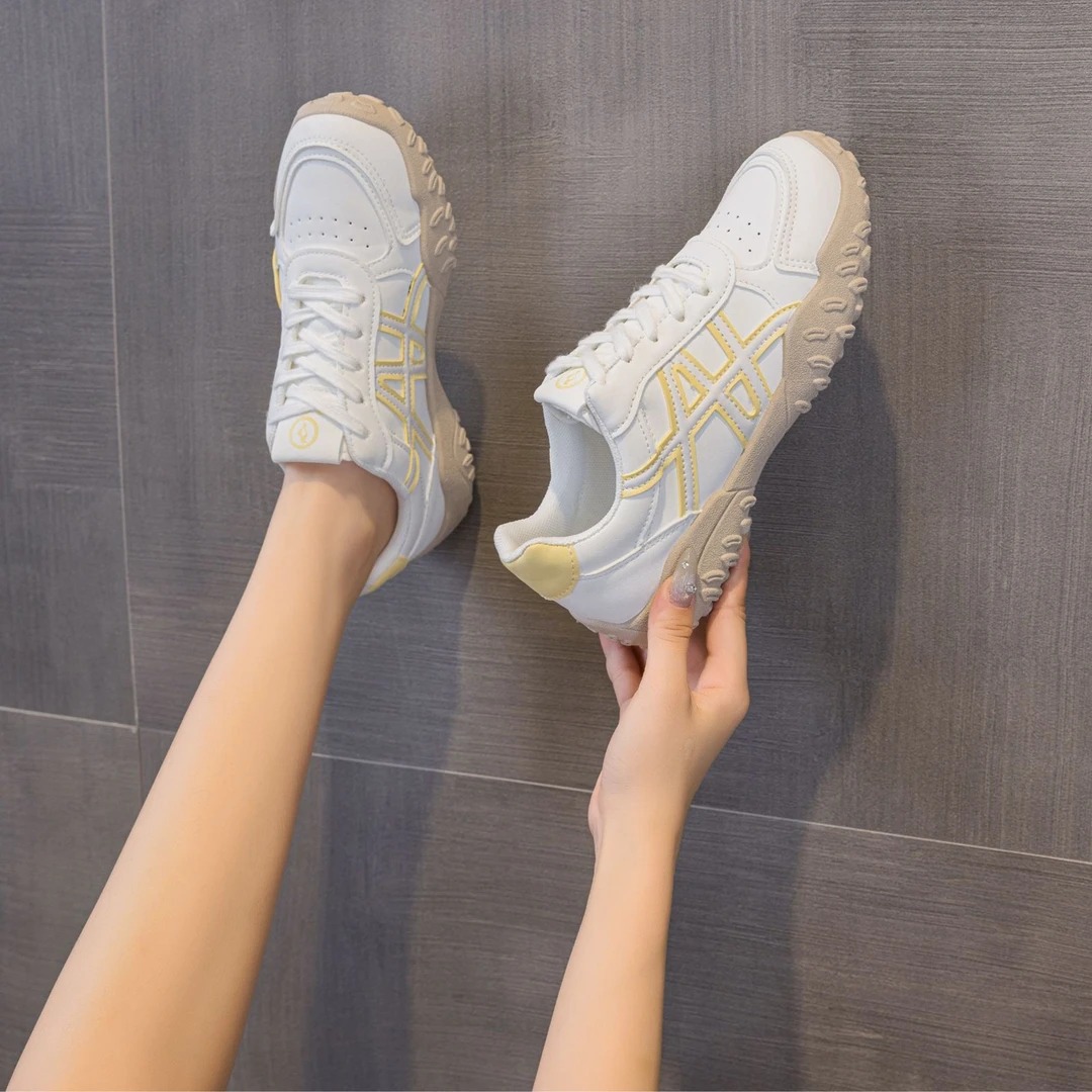 2026 primavera y otoño nuevos zapatos blancos delgados con suela suave ligera zapatos deportivos casuales de altura interior de malla transpirable zapatos de entrenamiento