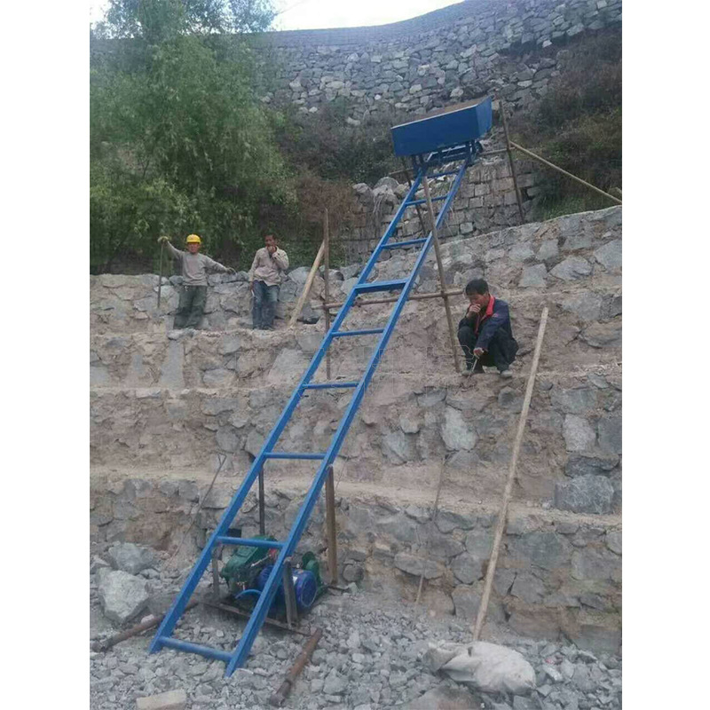 建筑工地爬山虎上料提升机 别墅修建斜坡送料车 斗式提升机