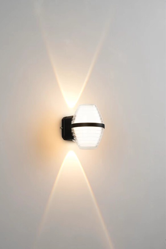 LEDシンプルでモダンなウォールライトの幾何学的な形の庭のラインライトの美しいアルファベットのランプの記号のマークの背景の装飾|undefined