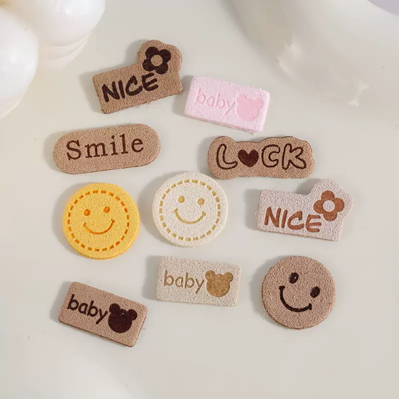 小号卡通英文标布贴可爱笑脸皮标帽子衣服补丁贴服装辅料源头厂家