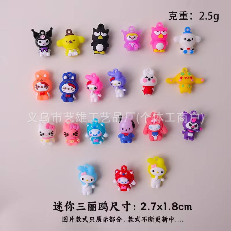 Nuevo estilo de dibujos animados de PVC huevo llavero de fiesta muñeca pequeña decoración creativa pegamento suave adorable colgante al por mayor