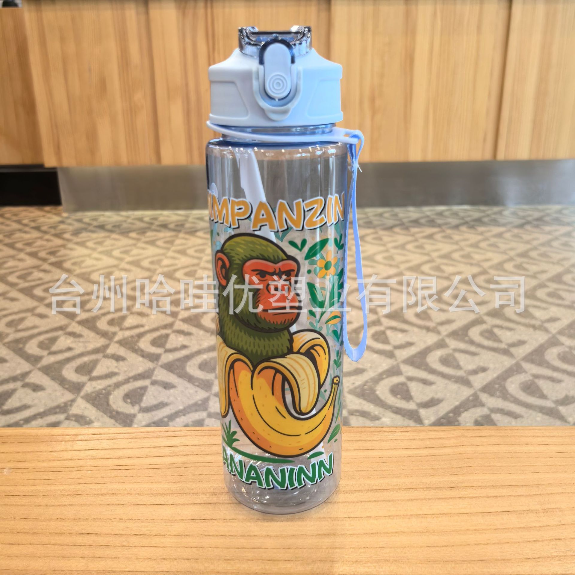 Nuevo tipo de montaña y mar a través de la taza de agua de dibujos animados para niños de verano cuerdas transparentes portátiles de gran capacidad estudiantes taza espacial al por mayor