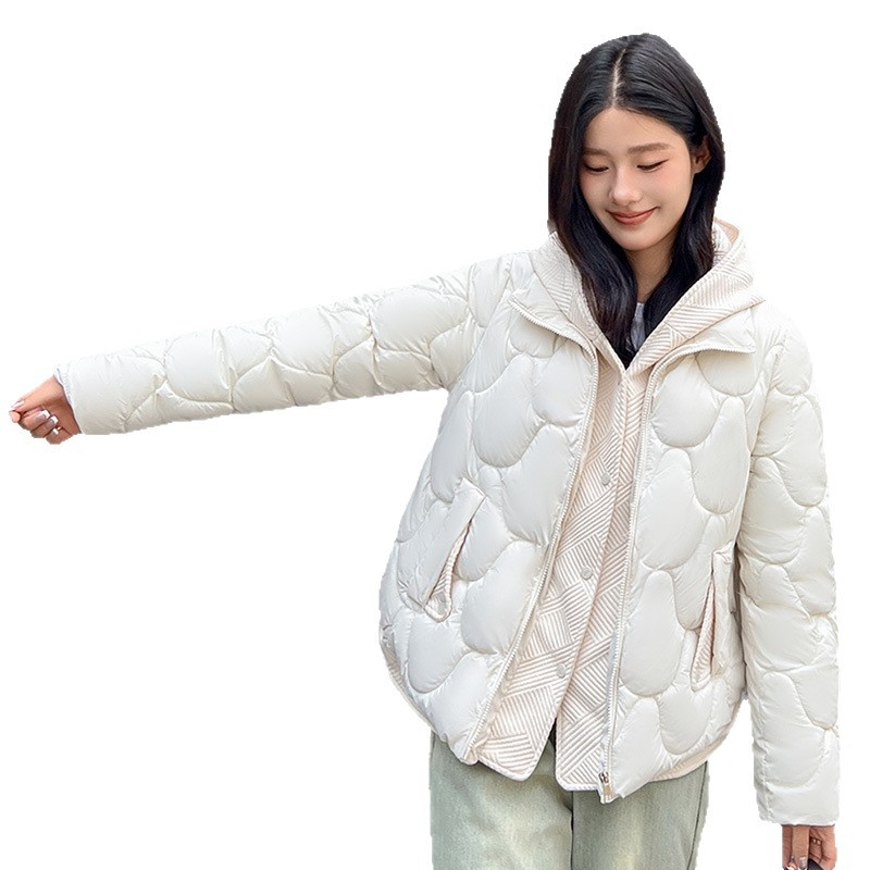 2025 estación europea de algodón corto para mujeres invierno nuevo falso de dos piezas encapuchadas plumón casual chaqueta de algodón gruesa suelta
