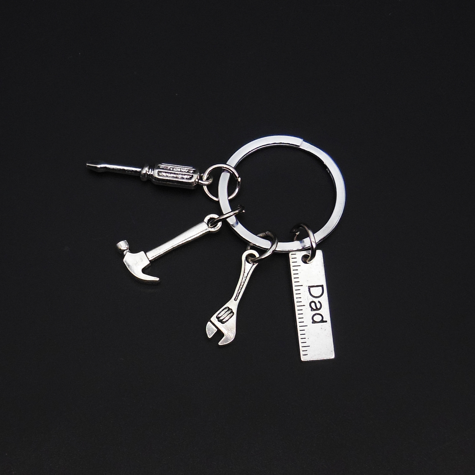 Herramienta de simulación transfronteriza llavero llave de metal creativo destornillador martillo llavero colgante coche pequeño regalo