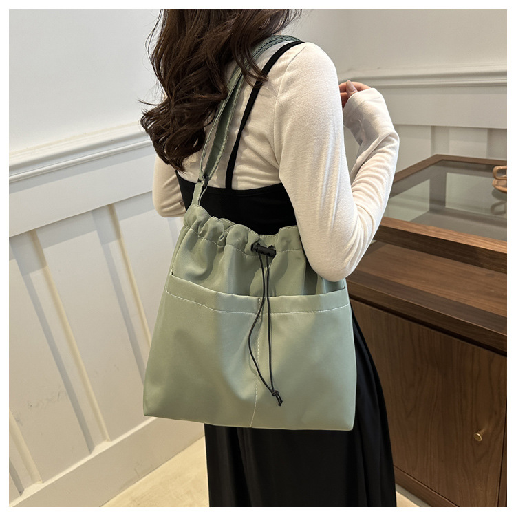 The popular autumn and winter bags for women in 2024: large-capacity crossbody bag, Tote commuter bag, single-shoulder bag, soft undefined
