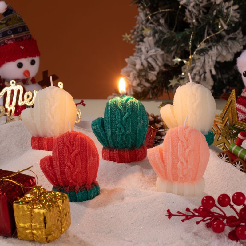 クリスマスの毛糸の小さい手袋のアロマキャンドルの祝日の贈り物insの写真を撮る道具diyのアイデアはアロマキャンドルを並べます。|undefined