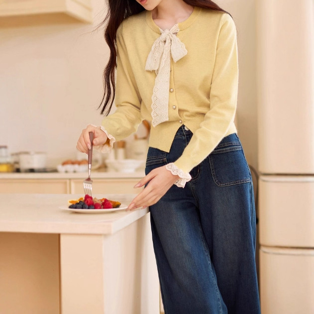 2025 New Autum Sweet Right Shoulder Round Neck Cardigan Top Goose Yellow Knitwear for Women M85A269