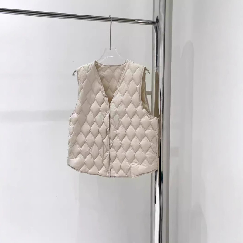 まだ家の服の菱格の羽毛の馬甲の女性の保温の中で軽薄な内胆の2024冬の薄いvネックの短いベストを着ます。|undefined