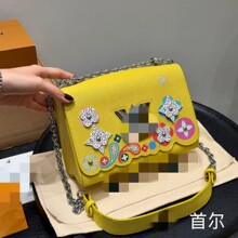 外贸热卖L家水波纹旋转扣经典时尚流行真皮图案新款女士小方包