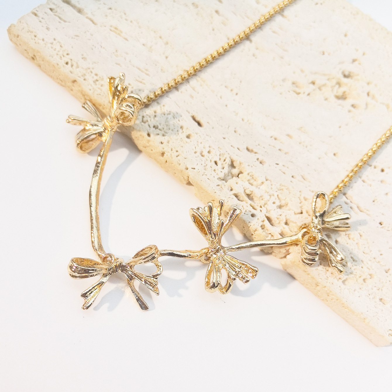 Plating Design Elegant Bow Knot Zinc Alloy Chain-free Choker Wholesale