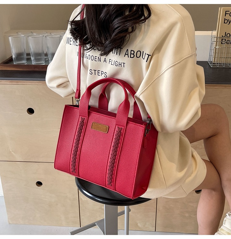 Women's Large Pu Leather Solid Color Streetwear Zipper Tote Bag display picture 24