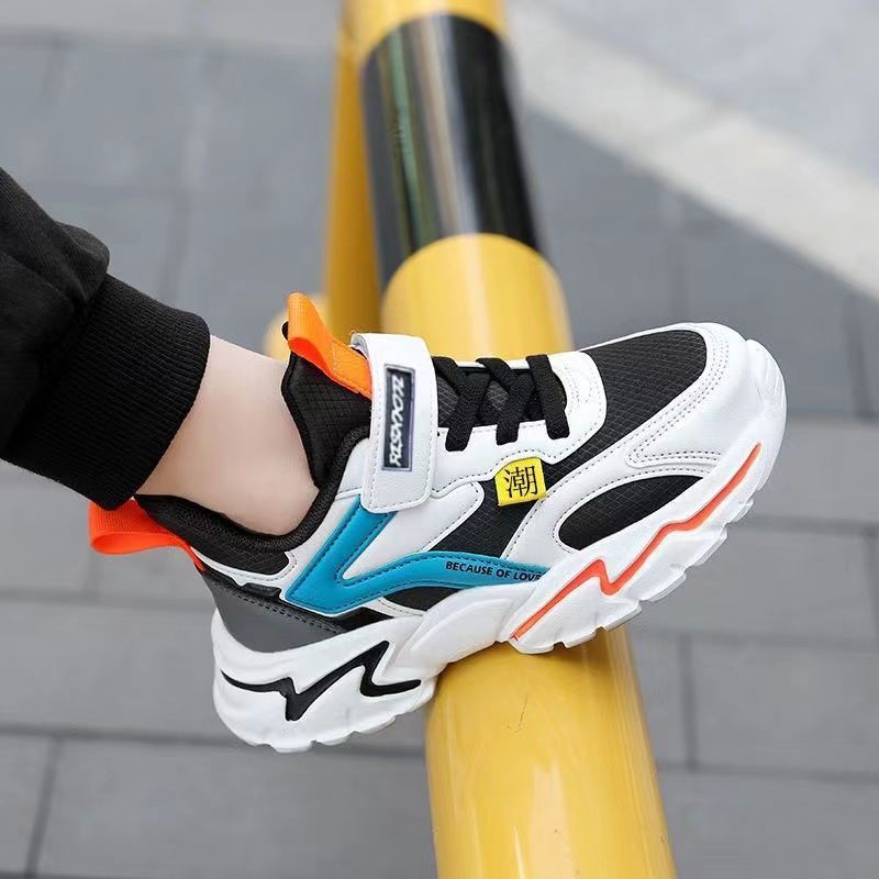 Zapatos remotos para niños zapatos para correr de otoño e invierno zapatillas de superficie de cuero impermeables zapatos casuales ligeros para niños medianos y grandes niños