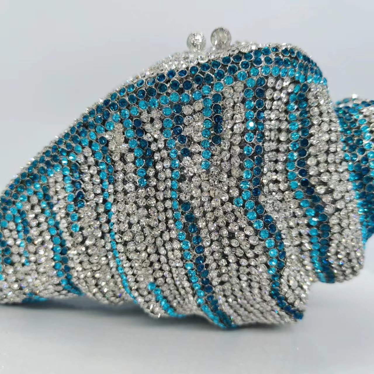 547g Weight Synthetic Leather Lining Material Rhinestone Fashion Element Magnetic Buckle Closure Type / Strap Type Evening Bag Bags Type Holiday, Party Occasion Metal Material Conch Pattern All Seasons Season Women's Gender Elegant Style Other Shape Small Size Metal Conch Rhinestone Evening Bags 4