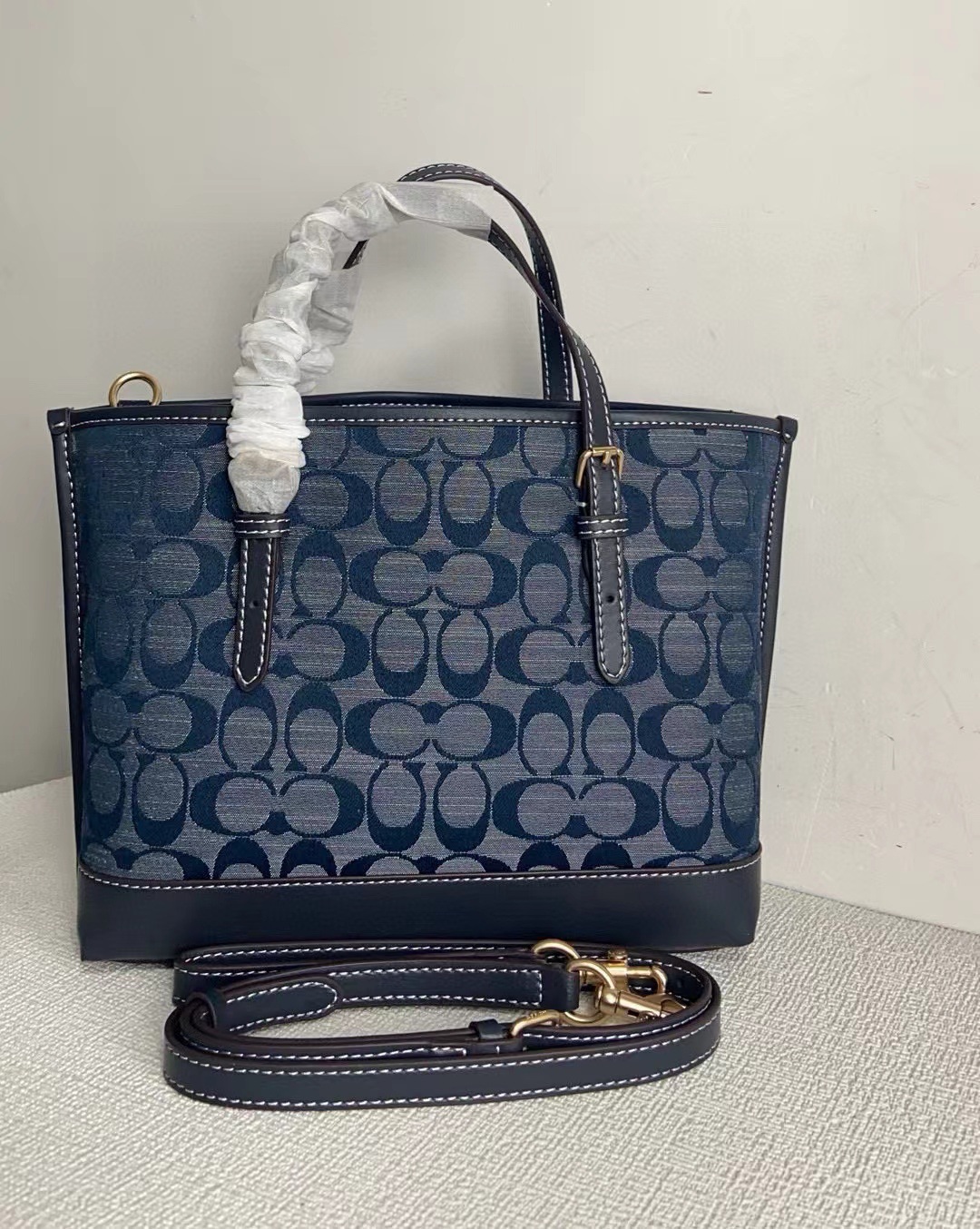 Dark blue fragrant buff