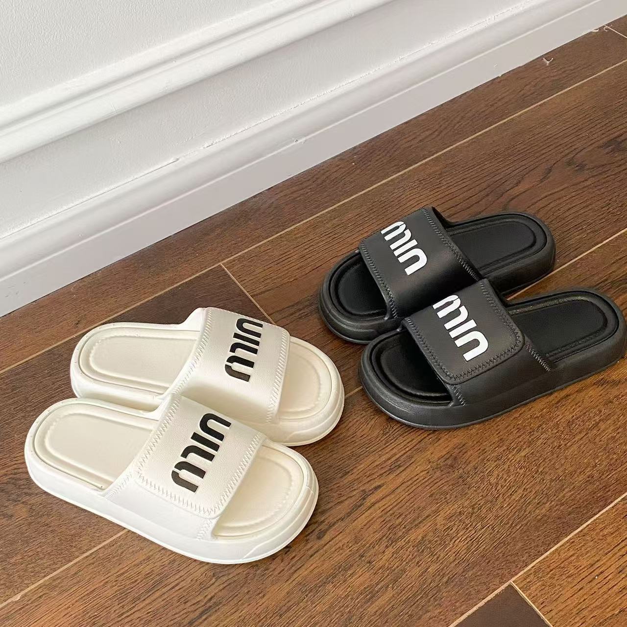 2025 New Style Sandals for Women, Summer Outer Wear, Fashionable and High-End, New Style French Flat Slippers for Going Out, Cross-Border Hot Sale