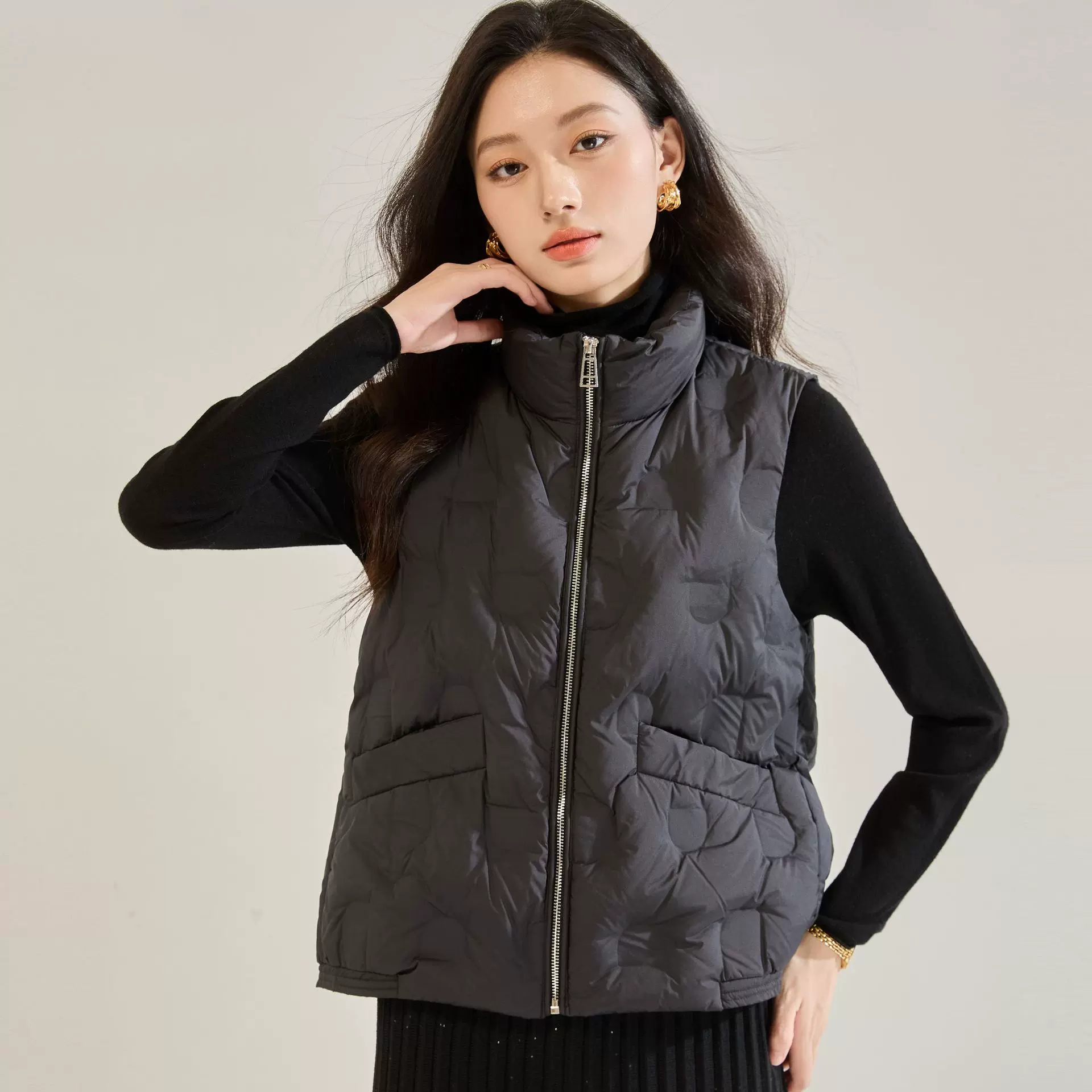 25冬新款90绒羽绒马甲女短款时尚保暖背心流行压胶轻薄外套12806
