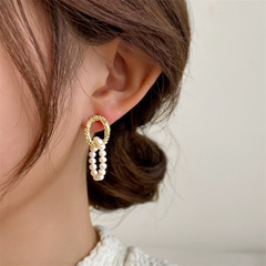 Light luxury, high-end Chanel-style double-circle pearl earrings—French retro chic, fashionable, versatile, and uniquely designed ear accessories.