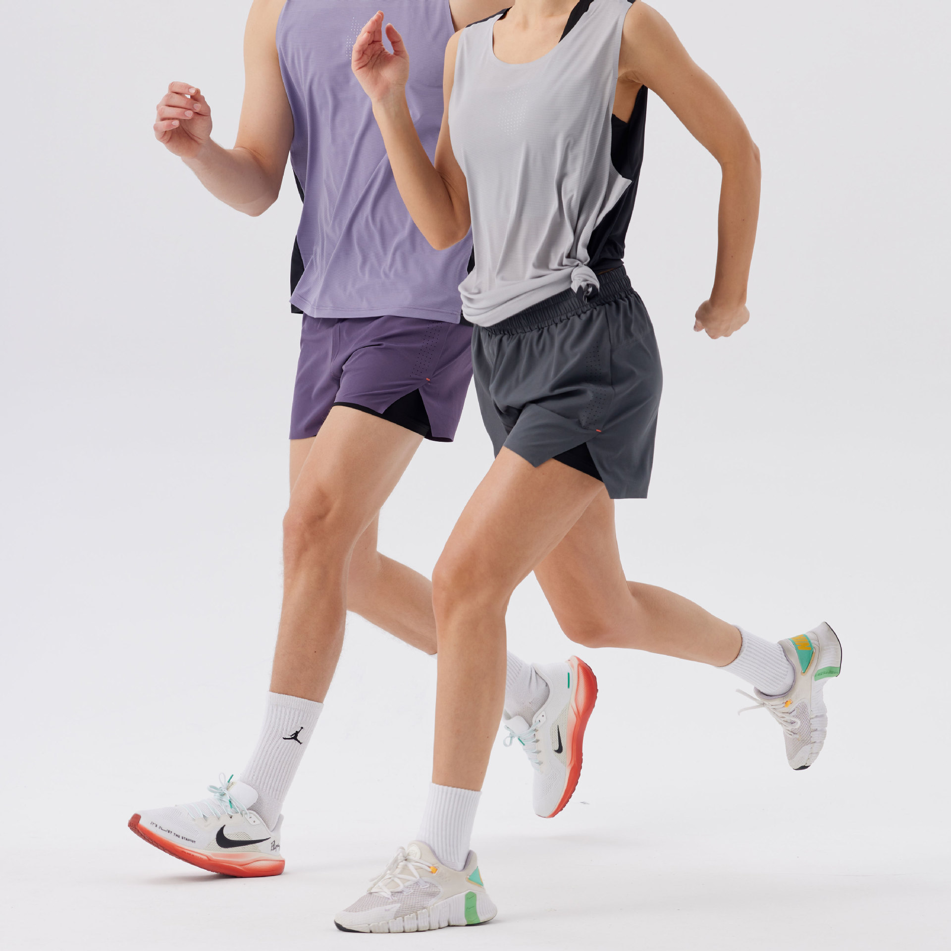 Los pantalones cortos deportivos de Dijia para hombres pueden usar su teléfono móvil para correr de secado rápido y transpirable.