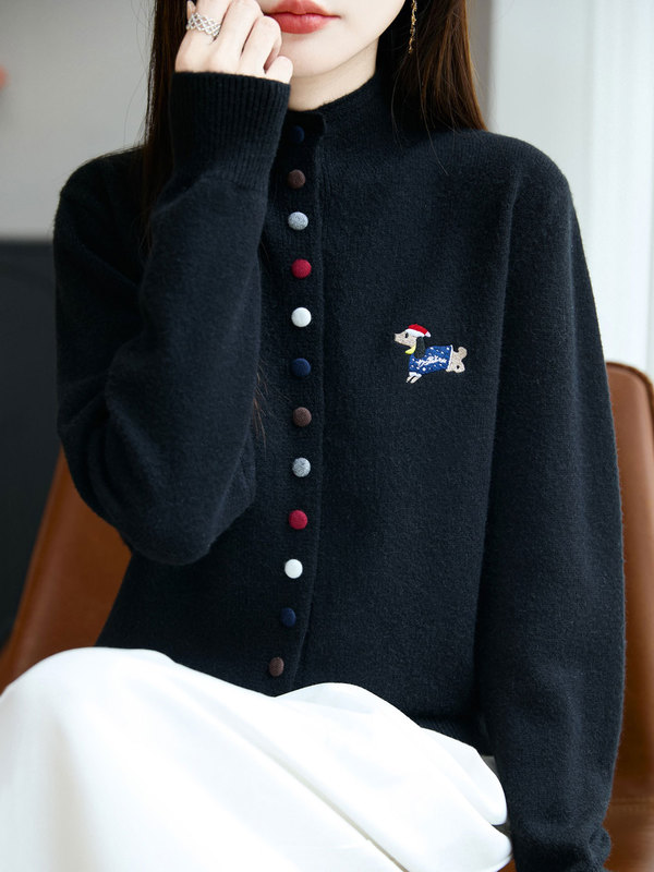 【厂家直供】秋季彩扣半高领刺绣外搭上衣女宽松减龄外套针织衫潮|undefined